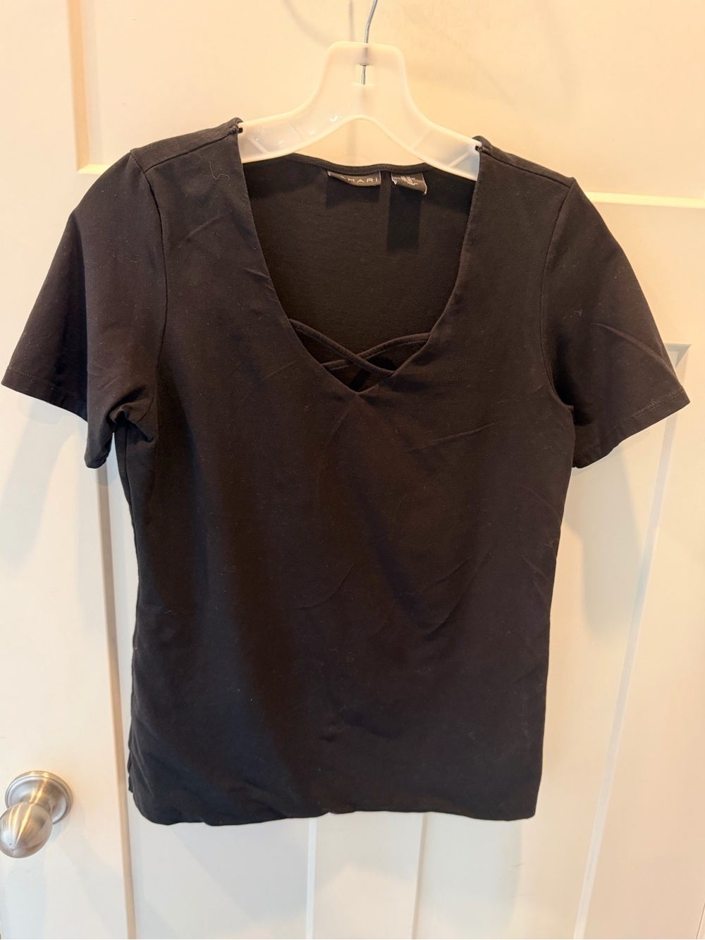 Tahari Medium Black Crisscross V Neck Stretch Knit Top Short Sleeve